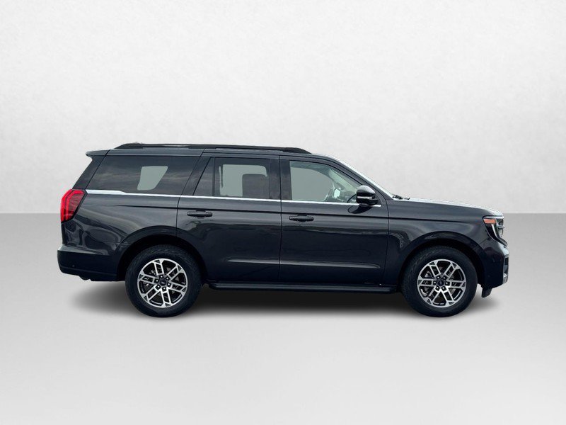 Used 2025 Ford Expedition Active AWD/4WD image 2