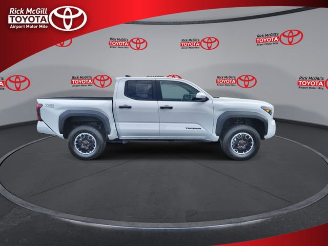 Certified 2025 Toyota Tacoma TRD Off-Road image 9