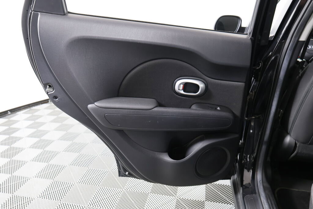 Used 2016 Kia Soul Base image 16