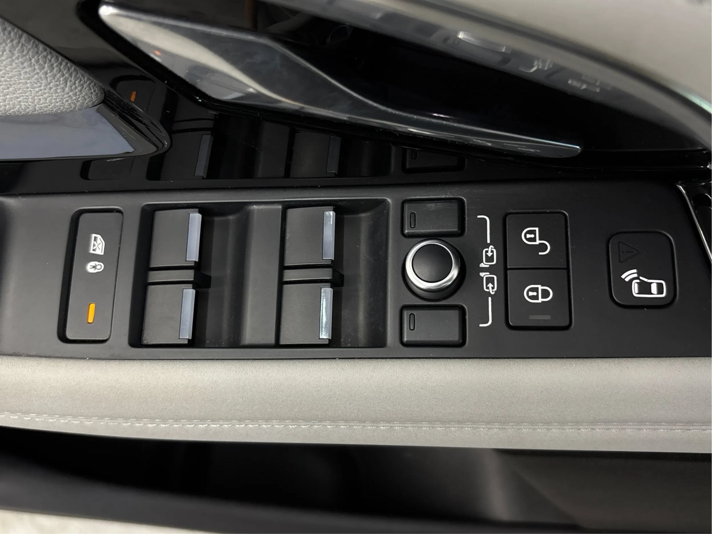 Used 2020 Land Rover Range Rover Evoque First Edition AWD/4WD image 41