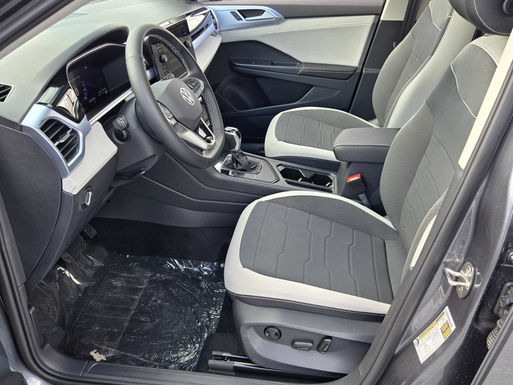New 2026 Volkswagen Taos SE FWD image 5
