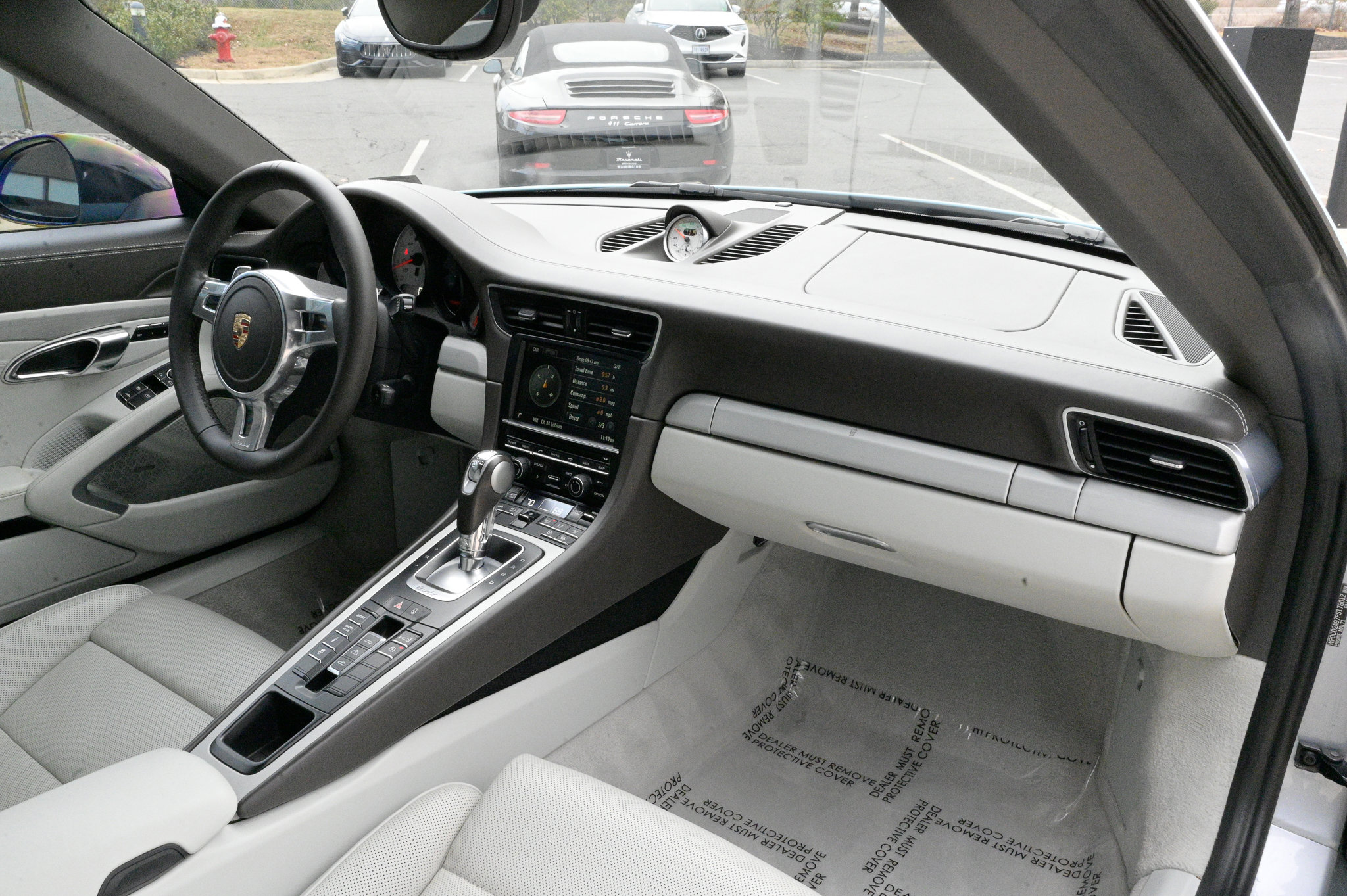 Used 2015 Porsche 911 Turbo image 38