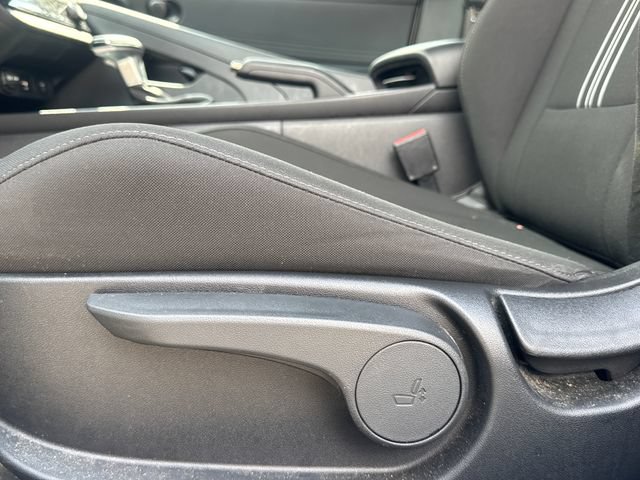 Used 2025 Hyundai Elantra Sport FWD image 14