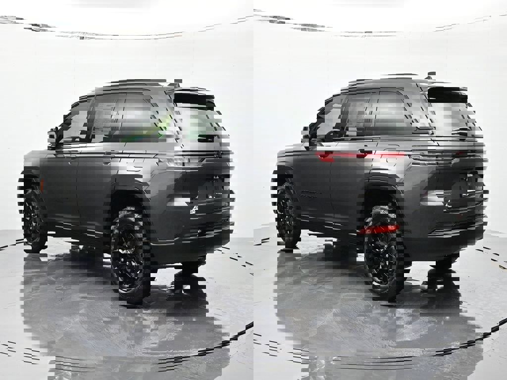 New 2025 Jeep Grand Cherokee Altitude image 7