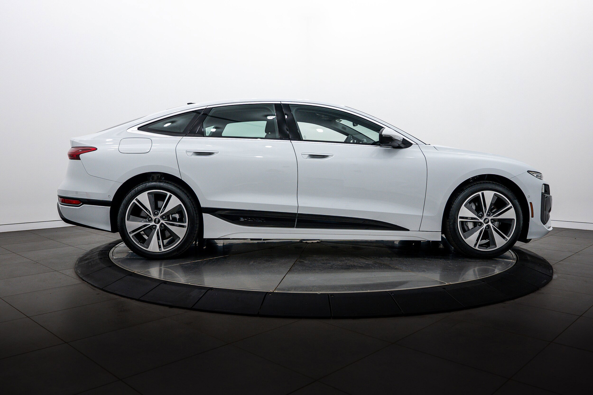Certified 2025 Audi A6 e-tron Premium Plus w/ Premium Plus AWD/4WD image 3