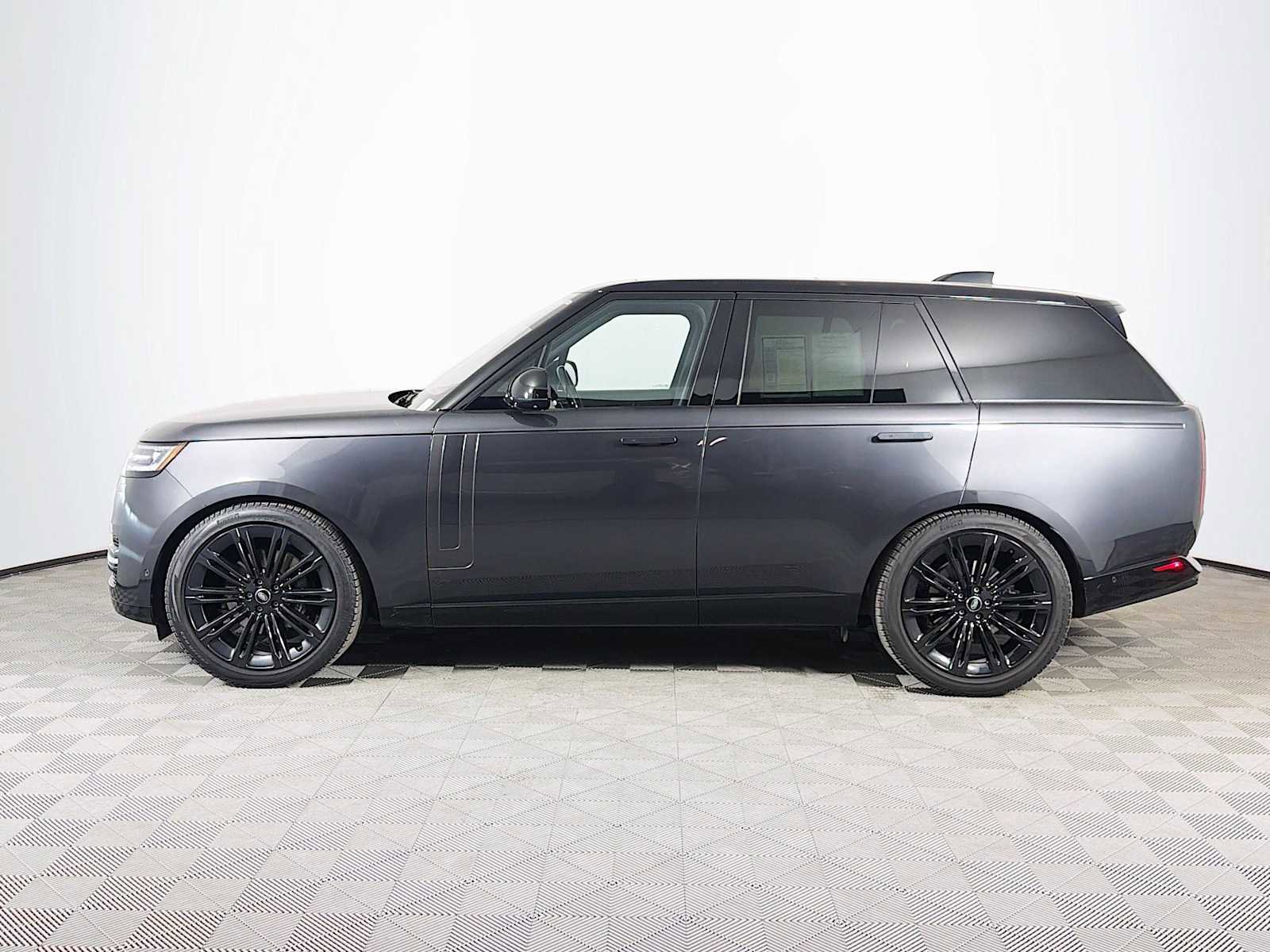 Certified 2023 Land Rover Range Rover SE image 17