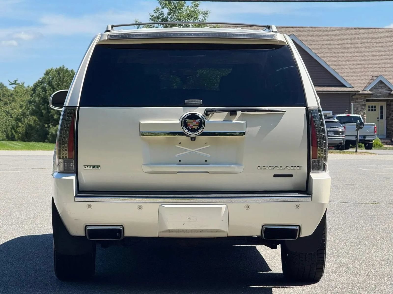 Used 2012 Cadillac Escalade Premium AWD/4WD image 7
