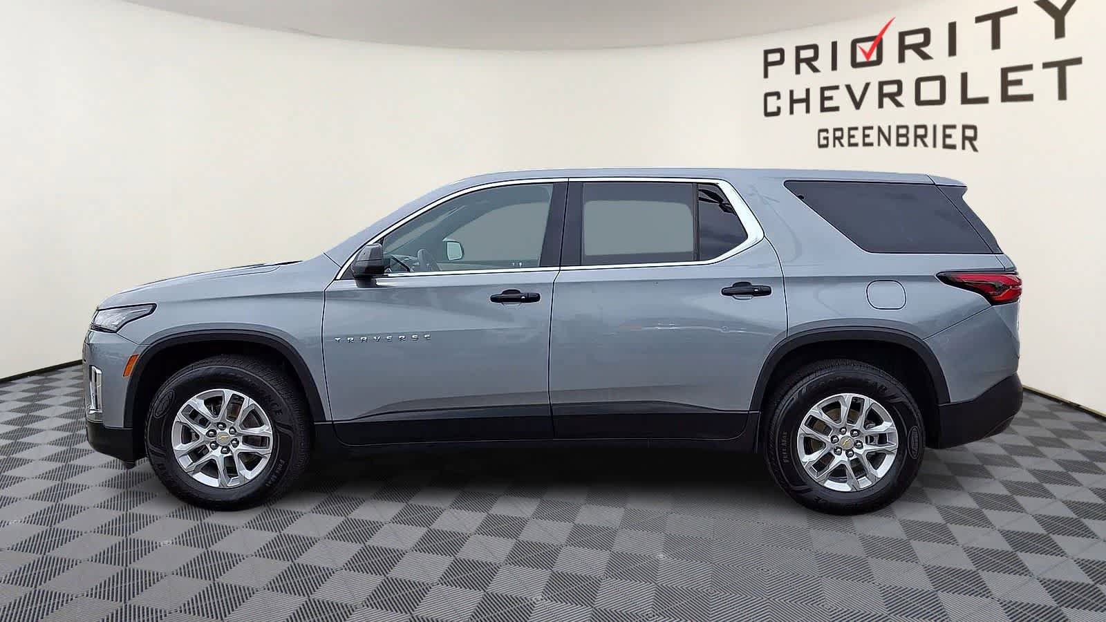Used 2023 Chevrolet Traverse LS FWD image 5