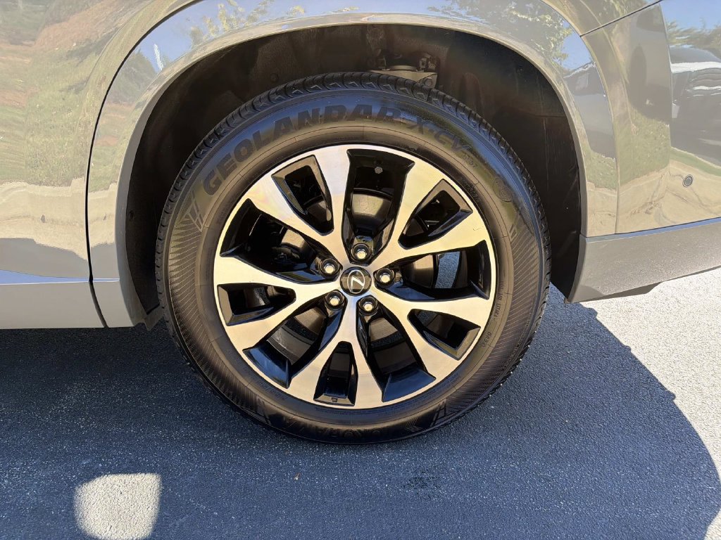 Used 2025 Lexus TX 500h AWD w/ Technology Package image 17