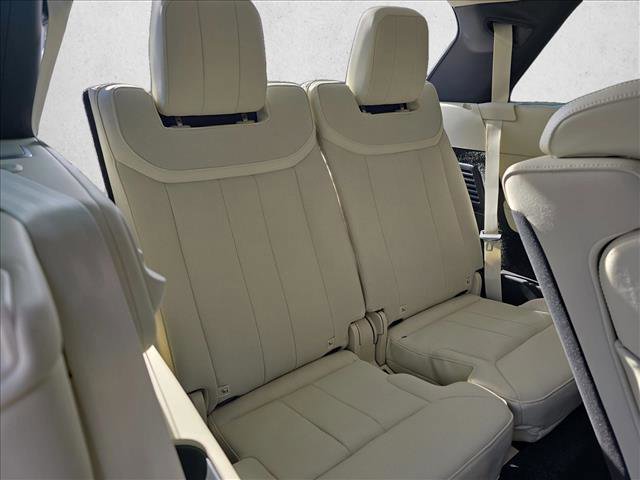 New 2025 Land Rover Range Rover Long Wheelbase SE image 12