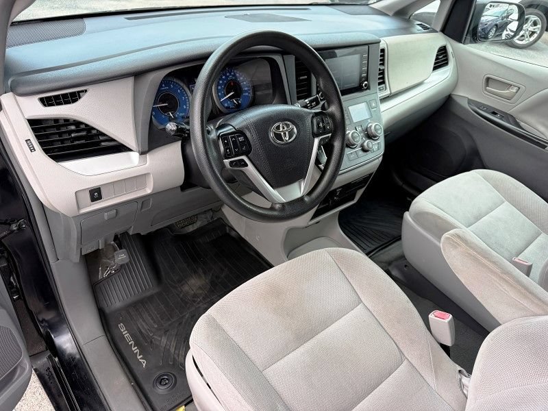 Used 2019 Toyota Sienna L FWD image 12