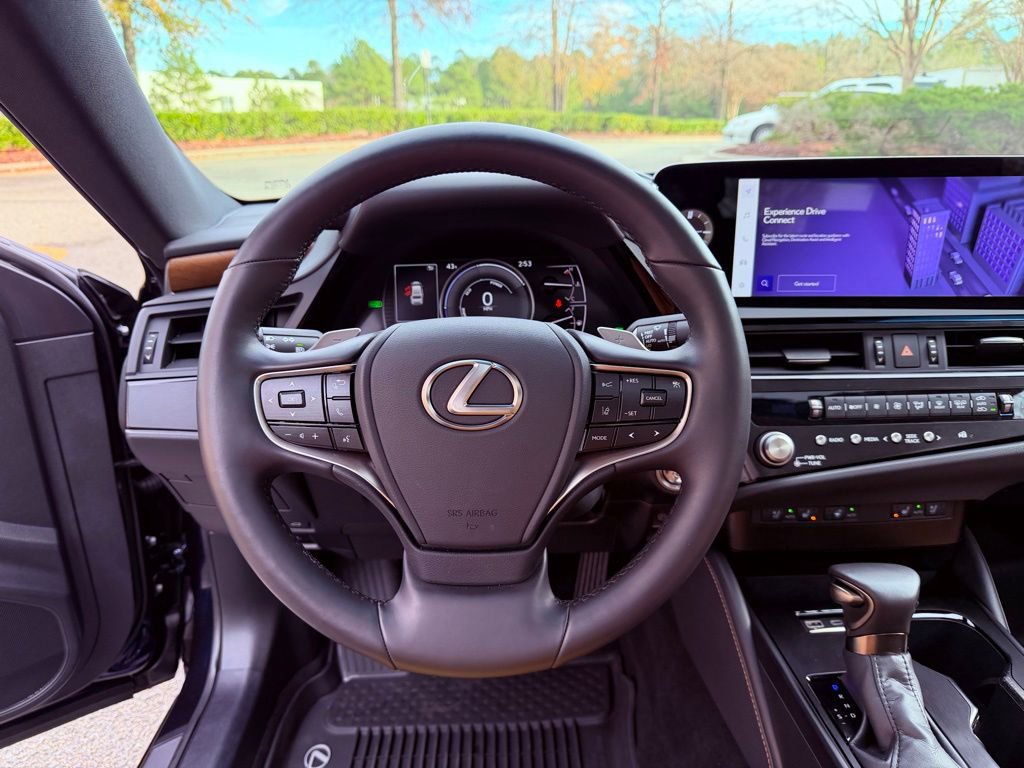 Certified 2025 Lexus ES 300h w/ Premium Package image 17