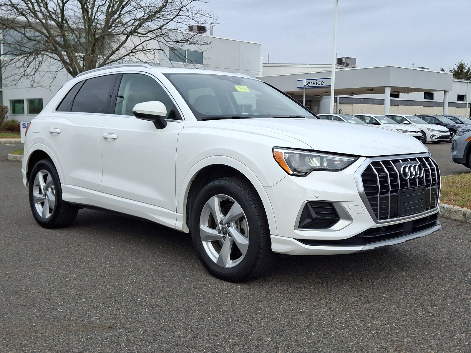 Used 2020 Audi Q3 2.0T Premium w/ Convenience Package AWD/4WD image 1