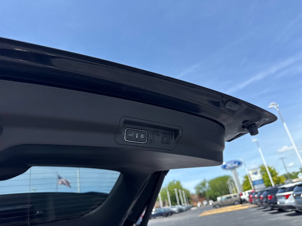 Used 2025 Ford Explorer ST-Line w/ Premium Package AWD/4WD image 17