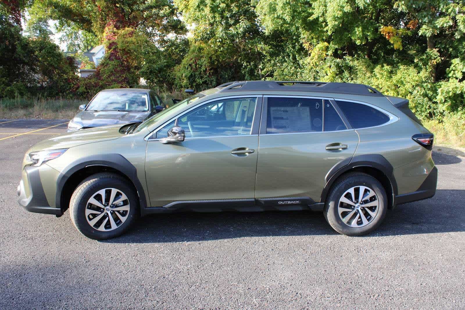 Used 2025 Subaru Outback Premium image 6