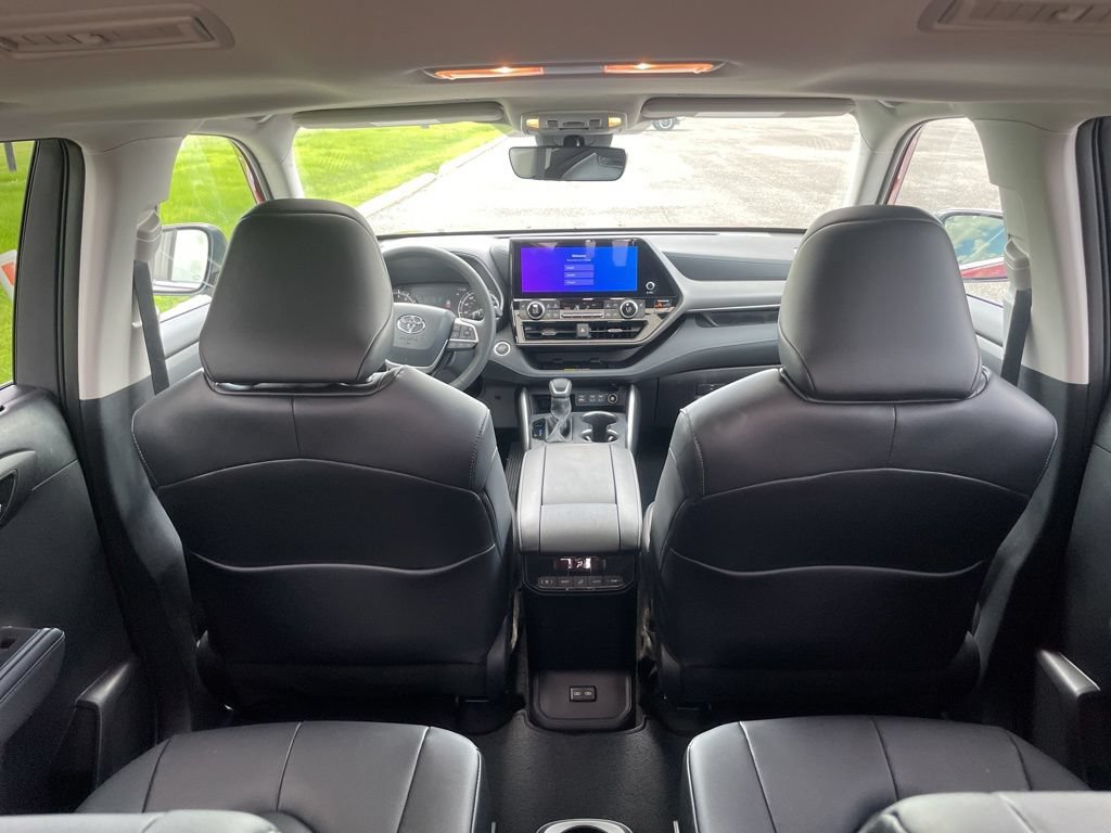 Used 2026 Toyota Highlander XLE AWD/4WD image 15