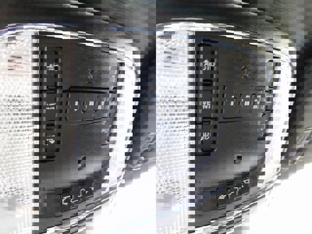 Used 2018 Jeep Grand Cherokee Limited w/ Luxury Group II image 27