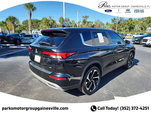 Used 2022 Mitsubishi Outlander SE image 3