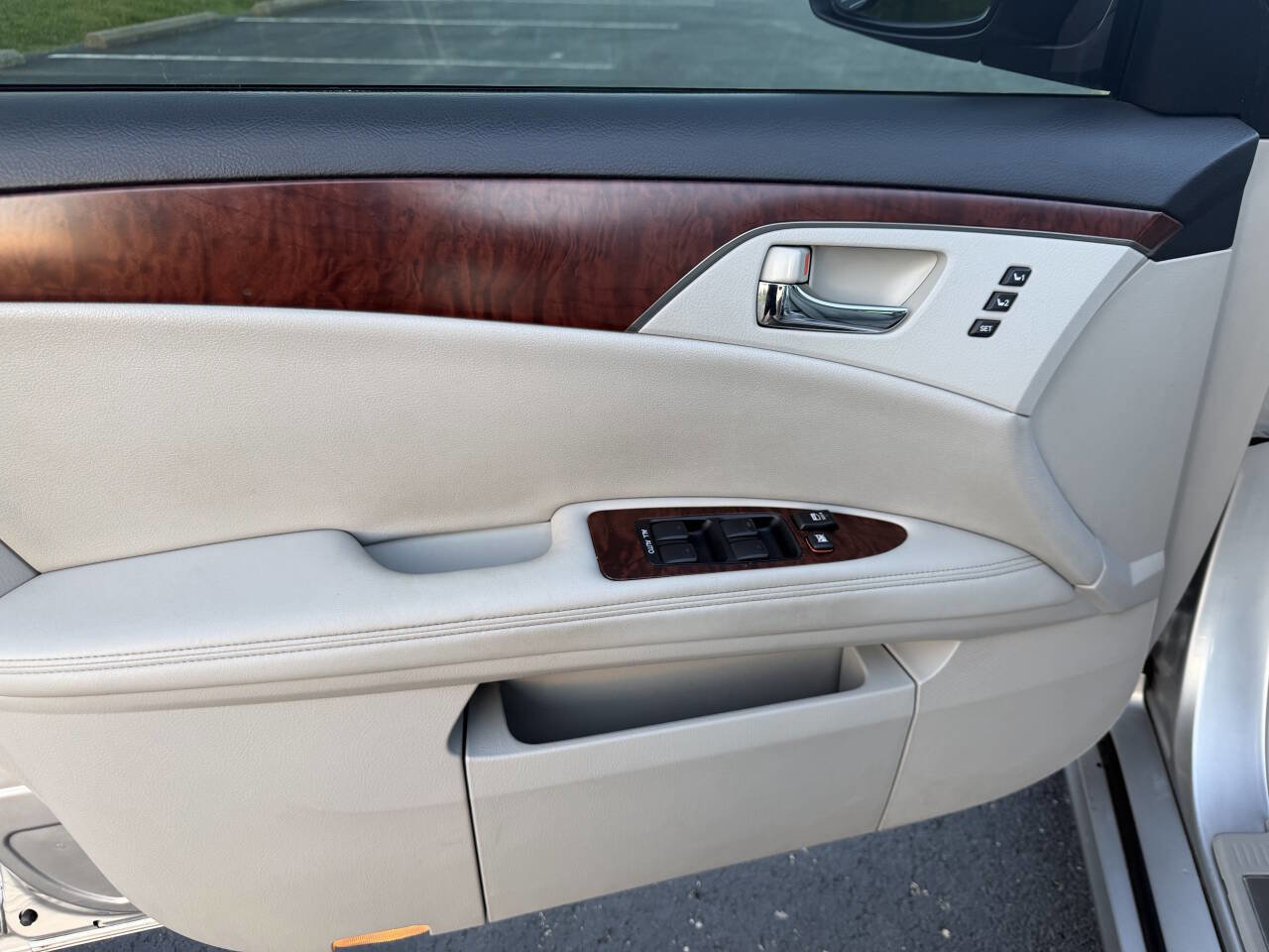 Used 2011 Toyota Avalon Limited FWD image 17