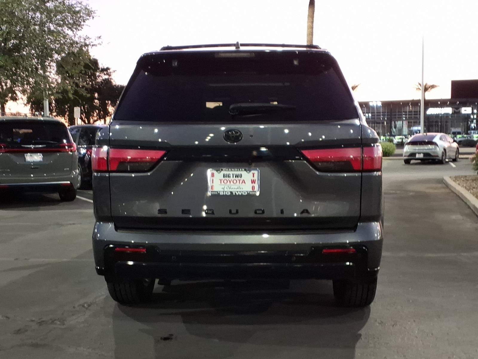 Used 2024 Toyota Sequoia Platinum AWD/4WD image 5