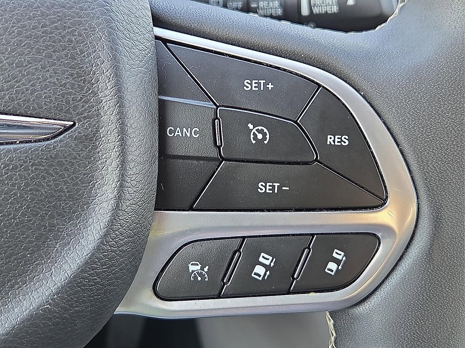 Used 2024 Chrysler Pacifica Touring-L image 20