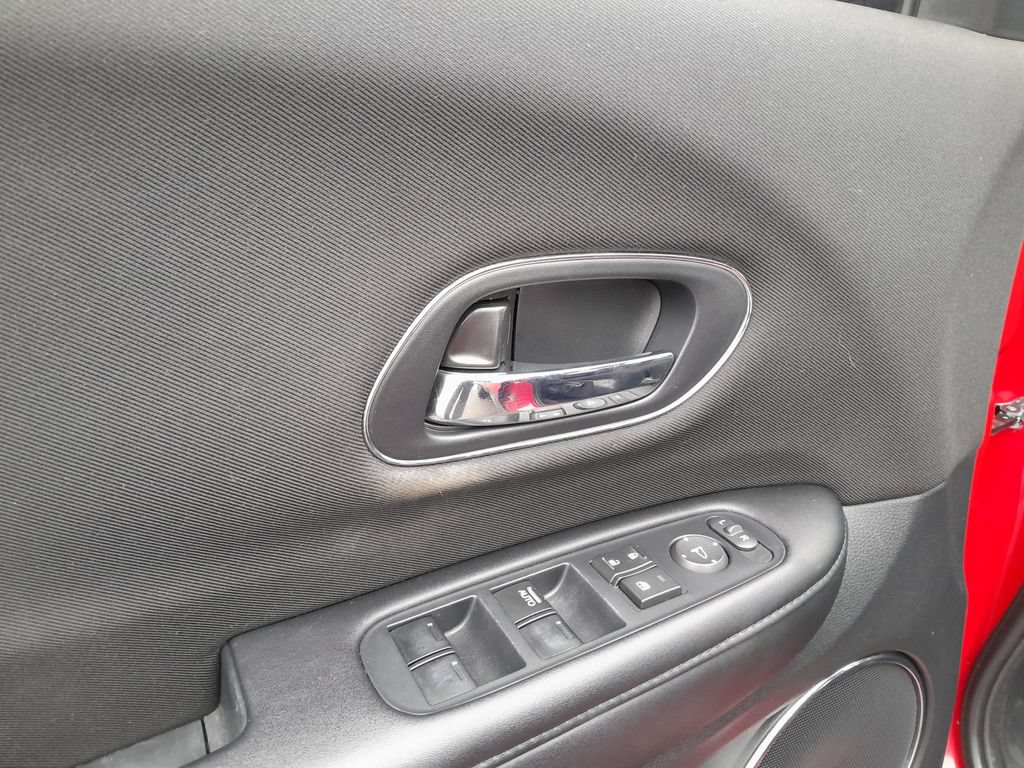 Used 2018 Honda HR-V EX image 11