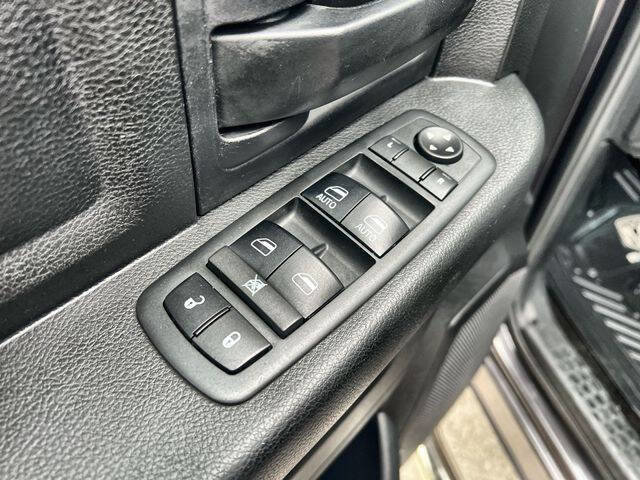 Used 2017 RAM 1500 Express AWD/4WD image 21
