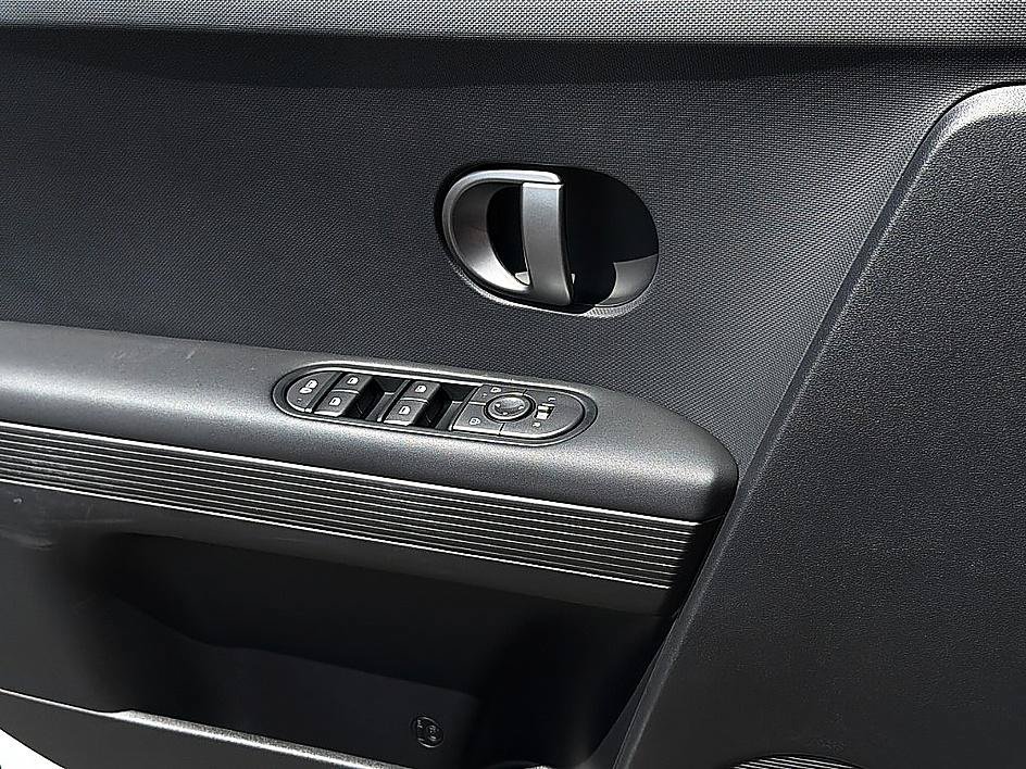 Certified 2025 Hyundai Ioniq 5 SE RWD image 22