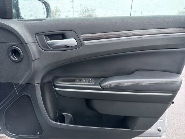 Used 2022 Chrysler 300 Touring L image 9