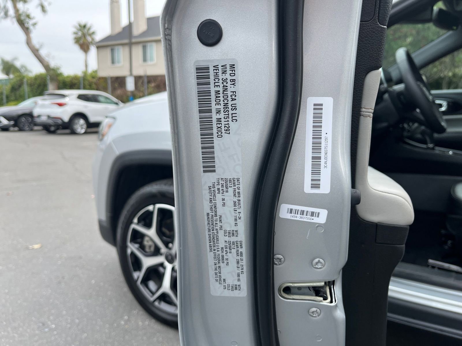 Used 2025 Jeep Compass Limited image 30