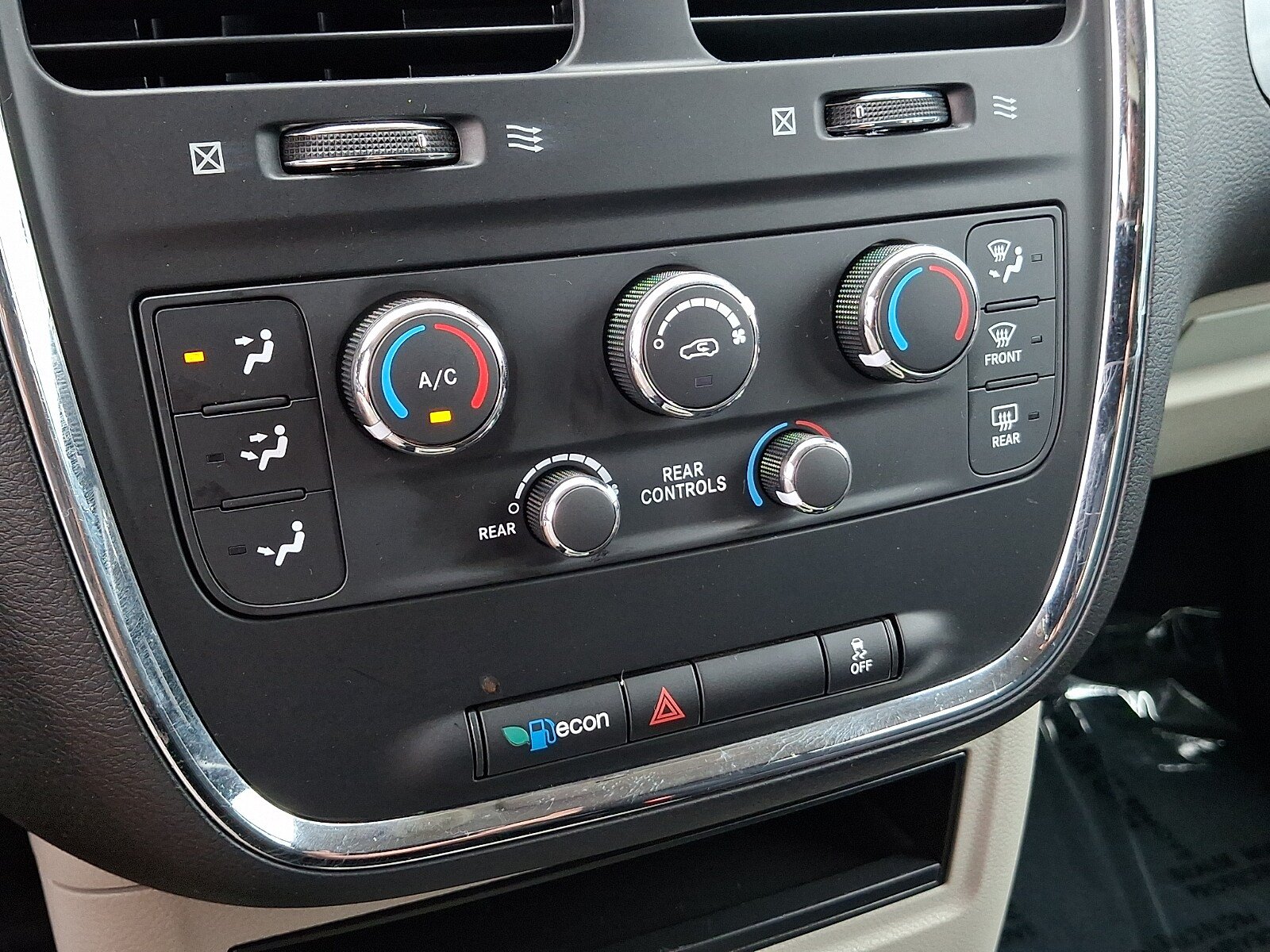 Used 2015 Dodge Grand Caravan SE w/ Quick Order Package 29E SE FWD image 16