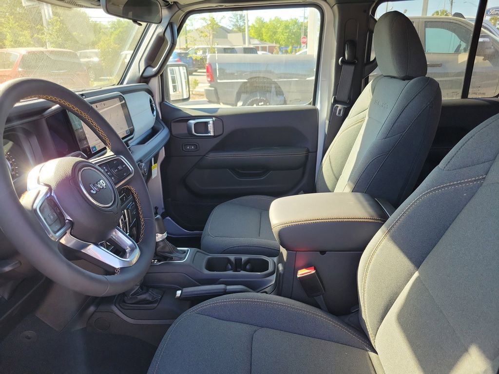 Used 2024 Jeep Wrangler Sahara image 12