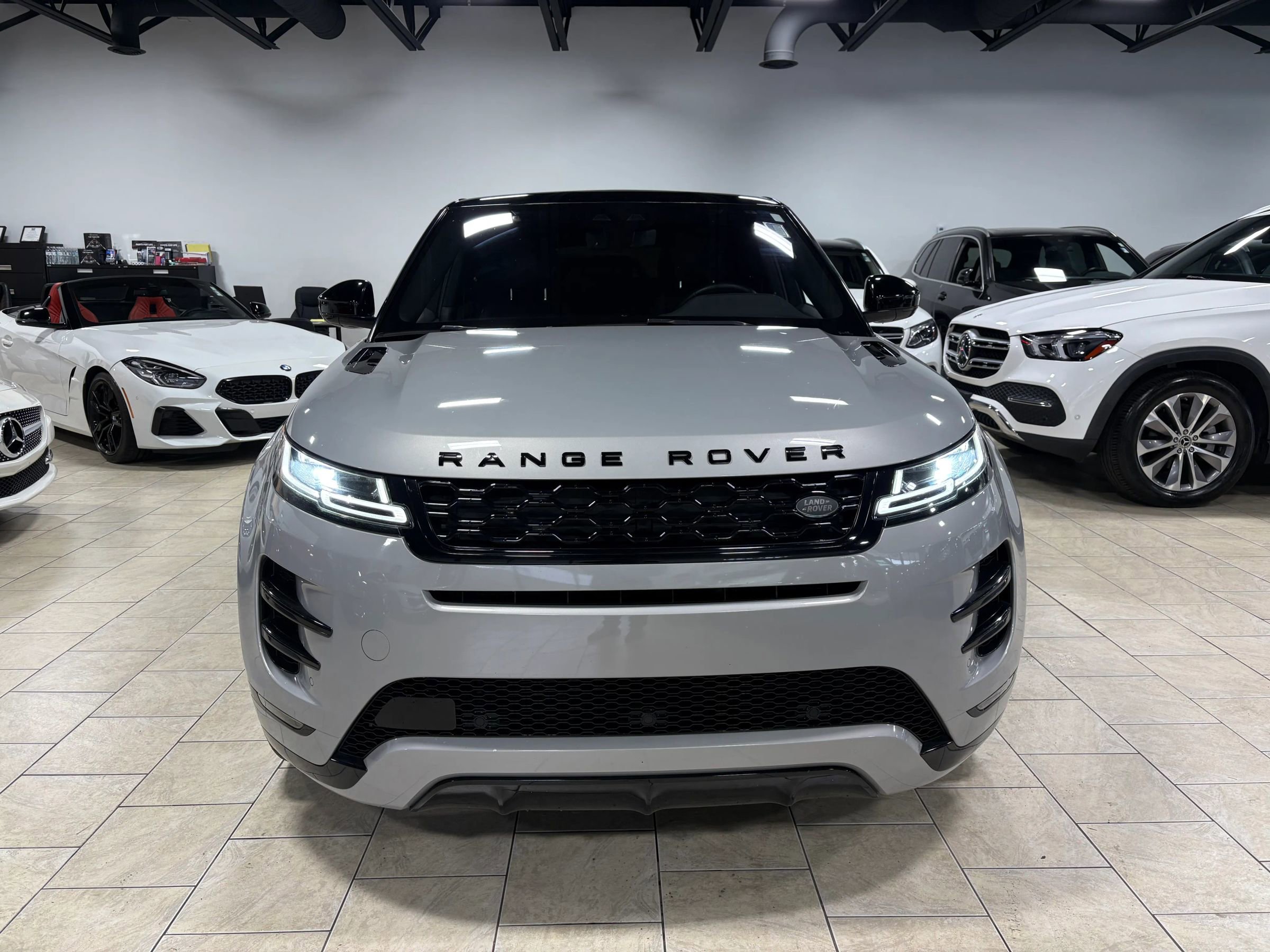 Used 2020 Land Rover Range Rover Evoque R-Dynamic SE image 5