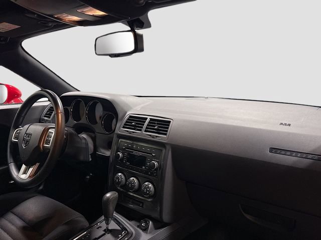 Used 2014 Dodge Challenger SXT RWD image 26