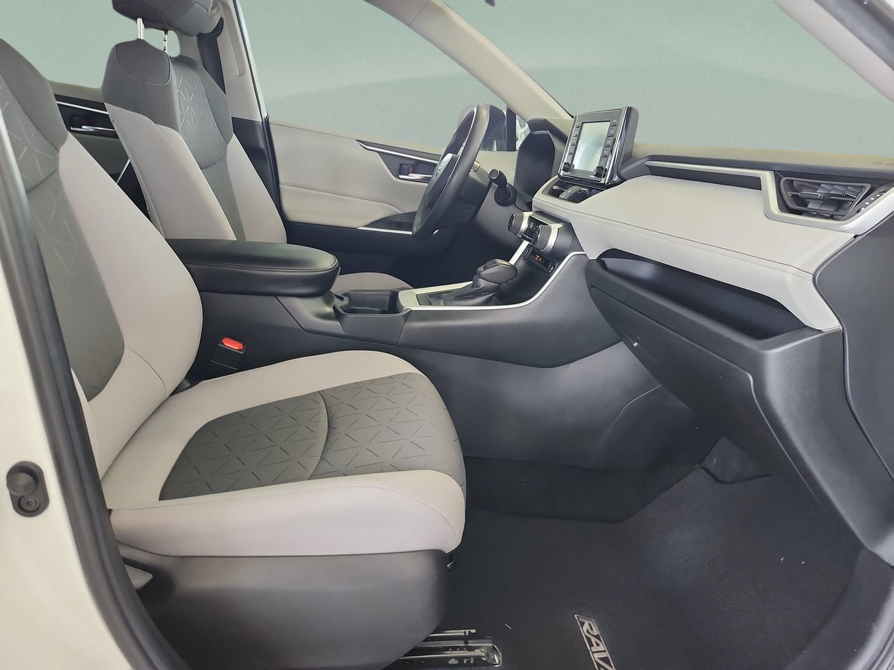 Used 2021 Toyota RAV4 XLE FWD image 18
