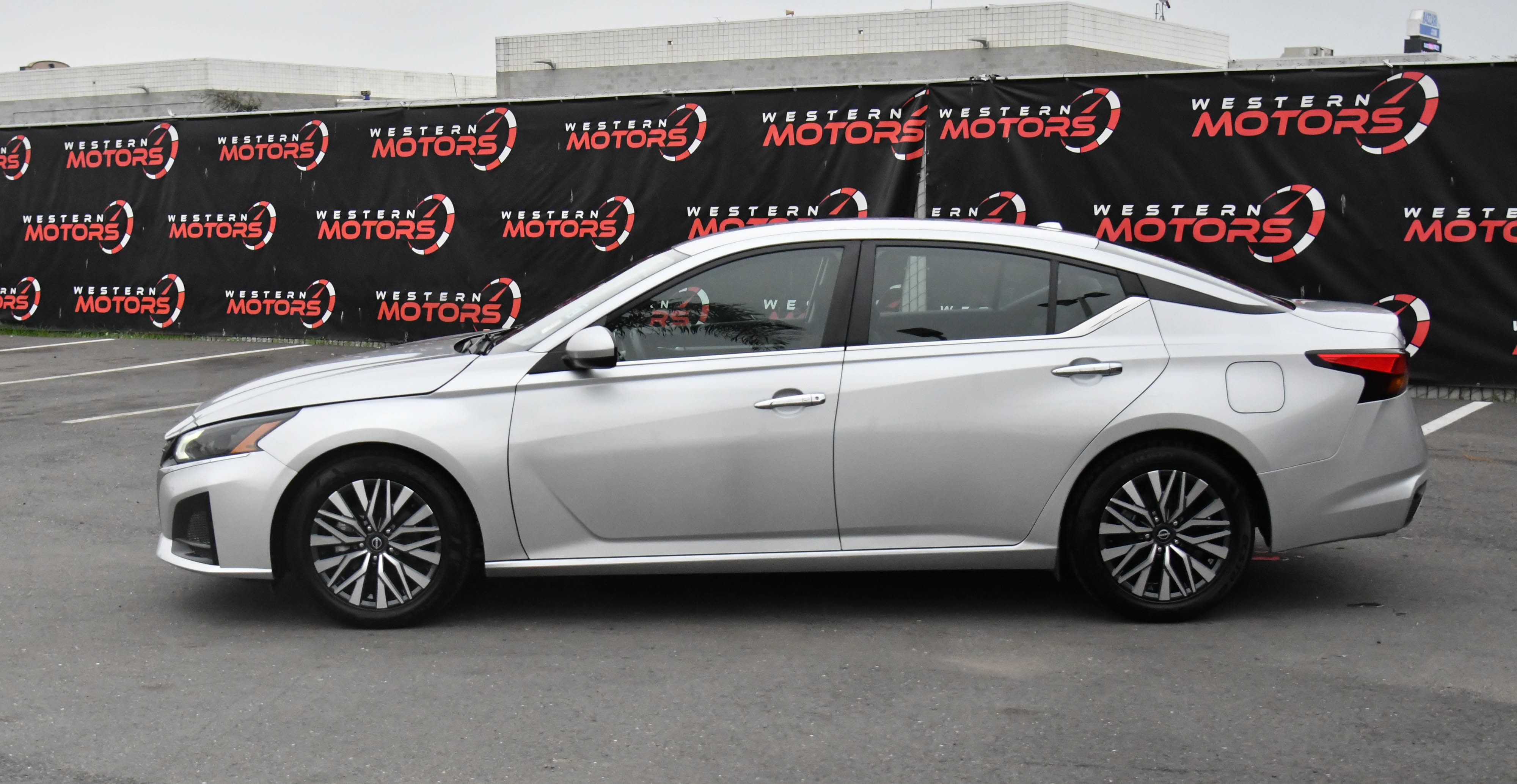 Used 2023 Nissan Altima 2.5 SV image 4