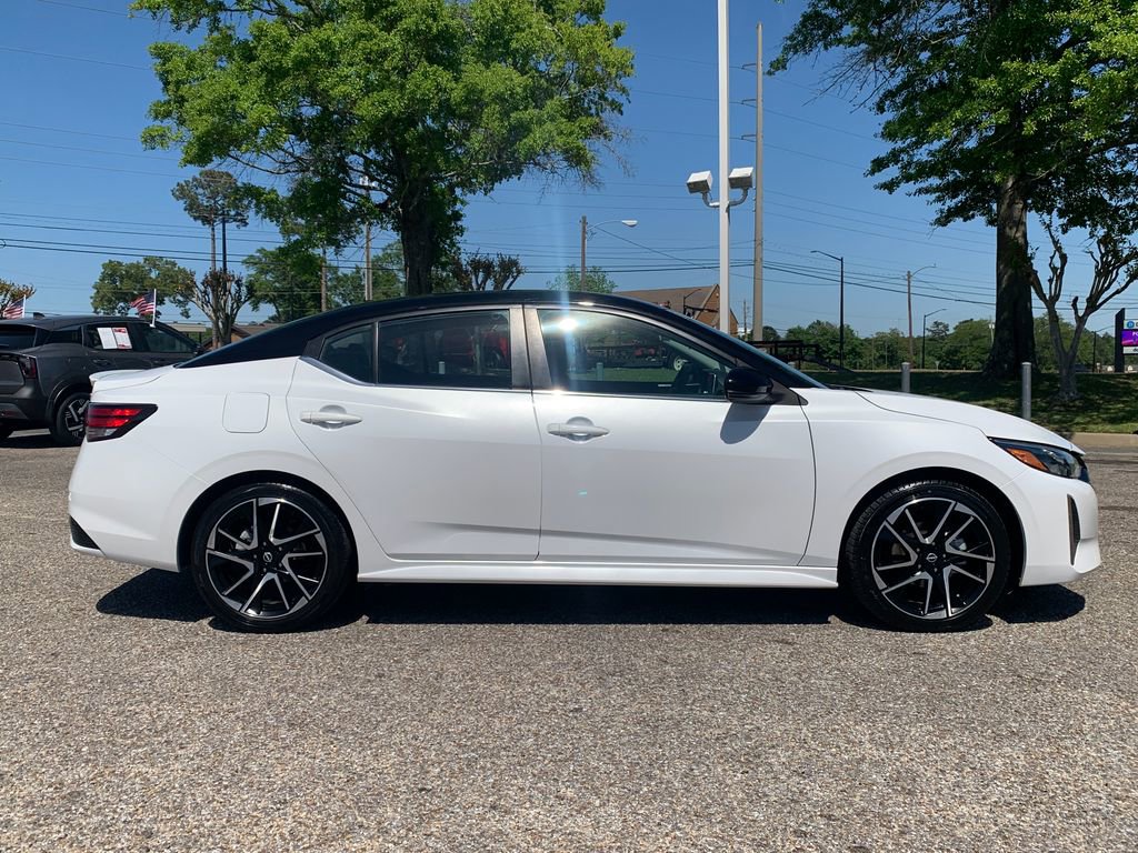 Used 2024 Nissan Sentra SR FWD image 2