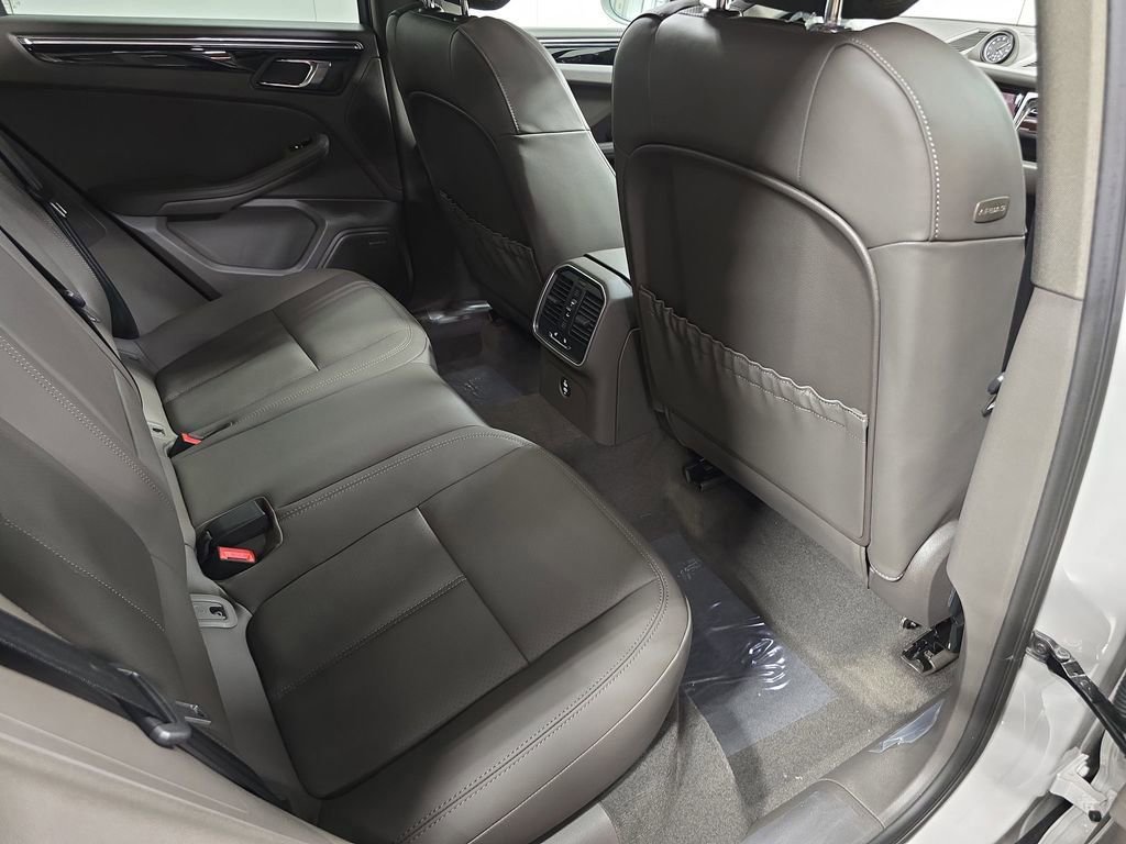 Used 2025 Porsche Macan image 25