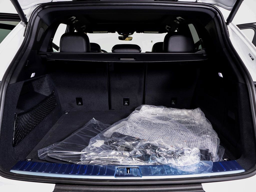 Certified 2025 Porsche Cayenne image 16
