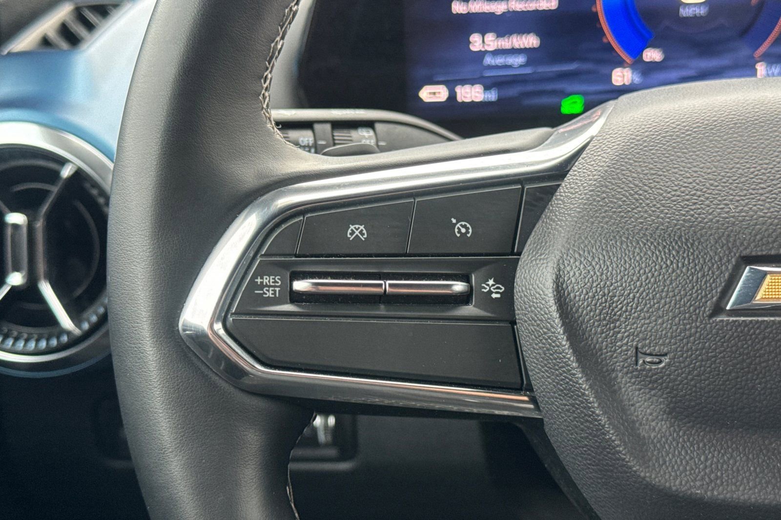 Used 2025 Chevrolet Equinox EV LT w/ Convenience Package FWD image 35