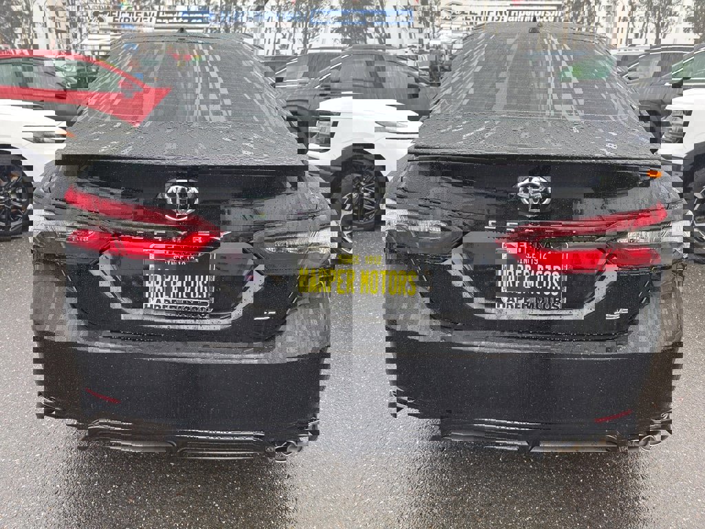 Used 2023 Toyota Camry SE image 5
