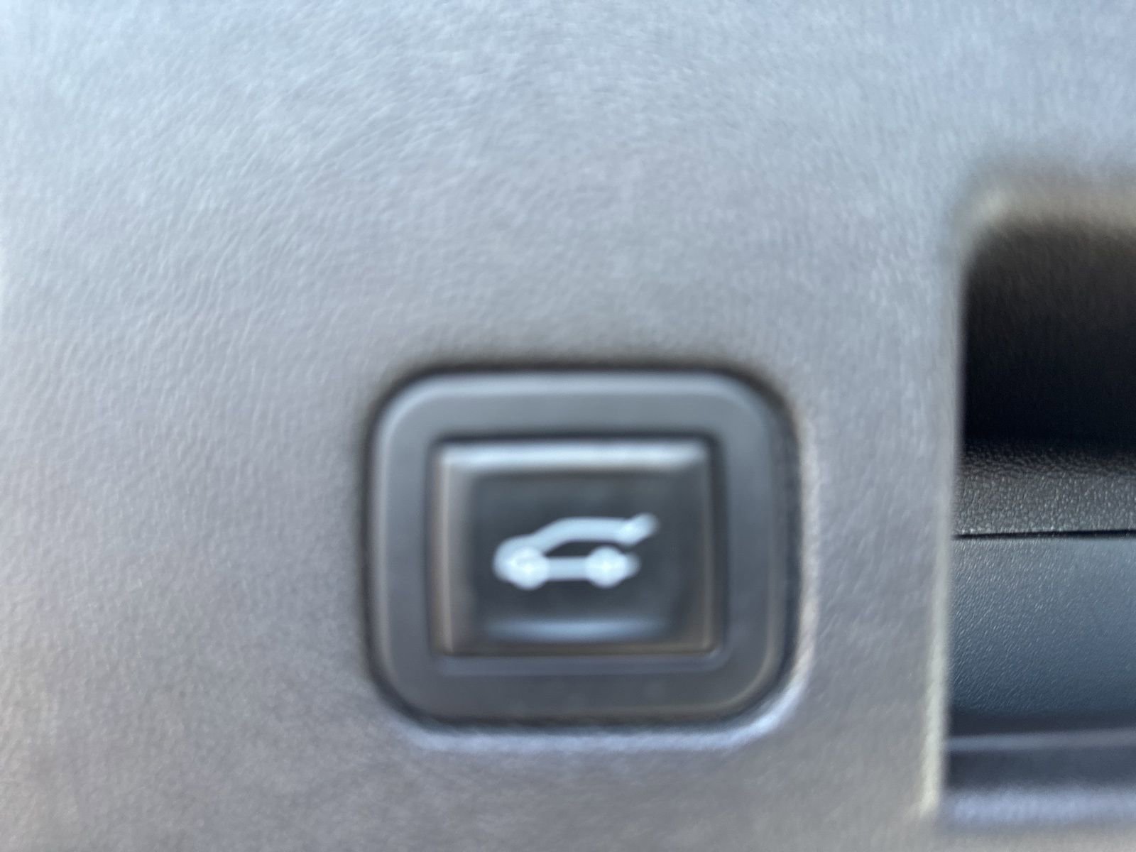Used 2018 Chevrolet Equinox LT AWD/4WD image 11
