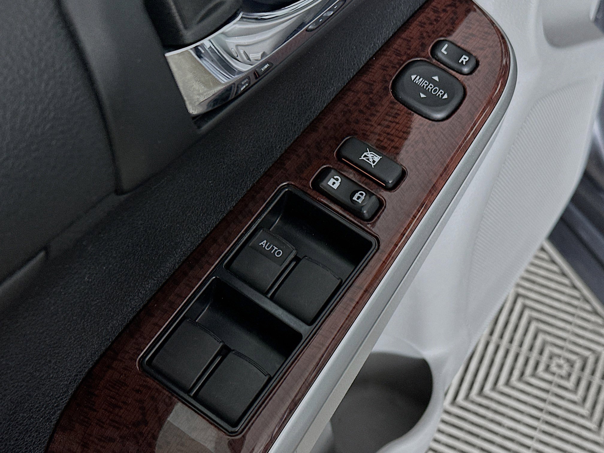 Used 2013 Toyota Camry XLE image 18