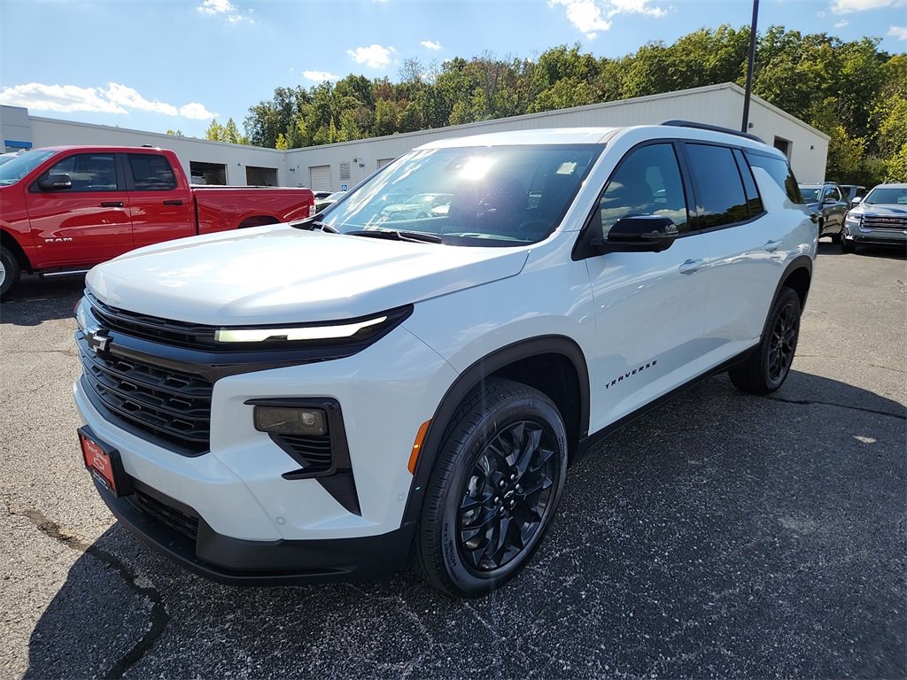 New 2026 Chevrolet Traverse LT w/ Enhanced Driving Package image 4