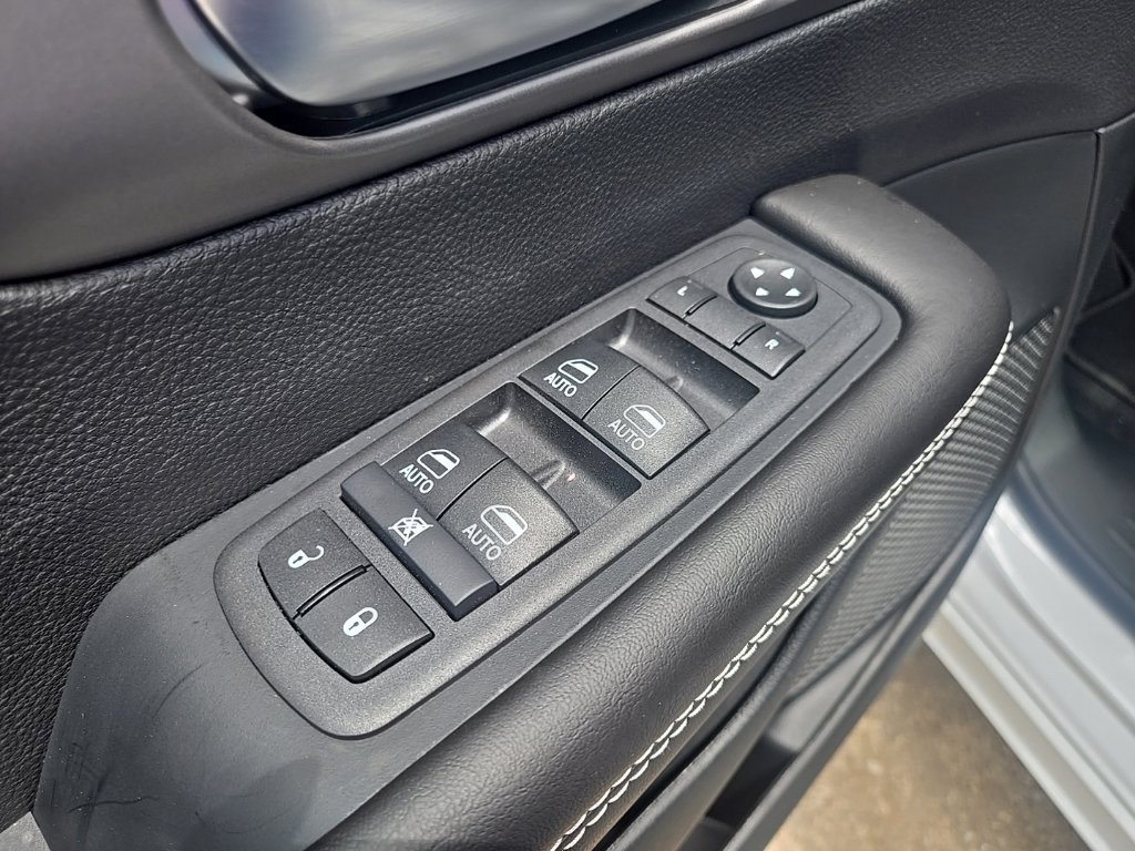 New 2027 Chrysler Pacifica Select w/ Family Tech Group FWD image 33