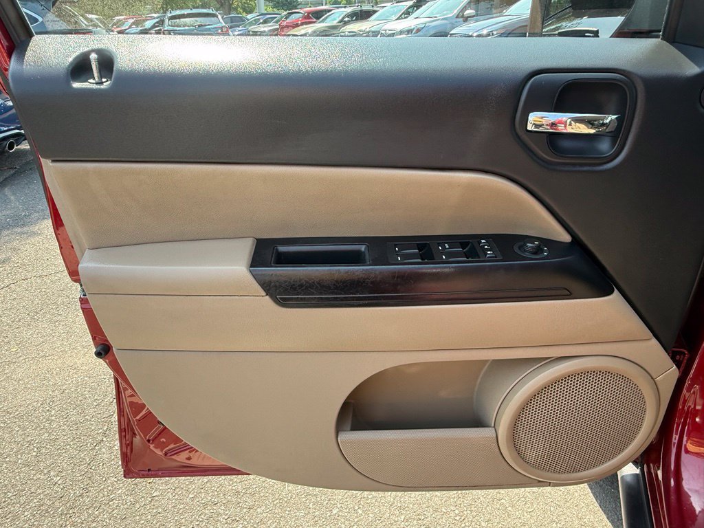 Used 2016 Jeep Patriot High Altitude AWD/4WD image 23