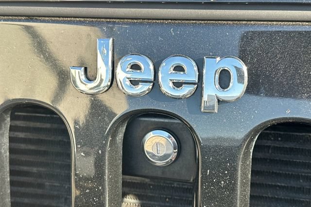 Used 2017 Jeep Wrangler Rubicon w/ Power Convenience Group AWD/4WD image 9