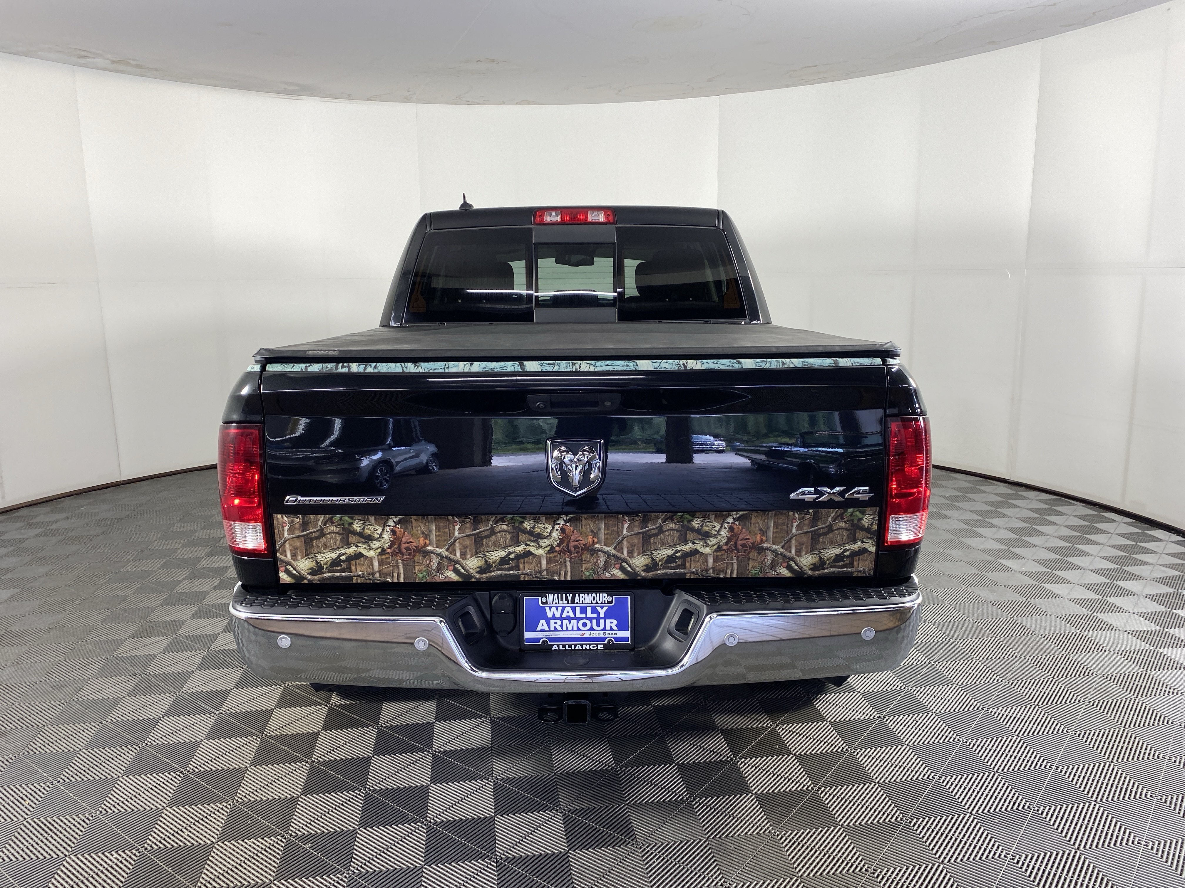 Used 2016 RAM 1500 Outdoorsman w/ Mossy Oak Package AWD/4WD image 9