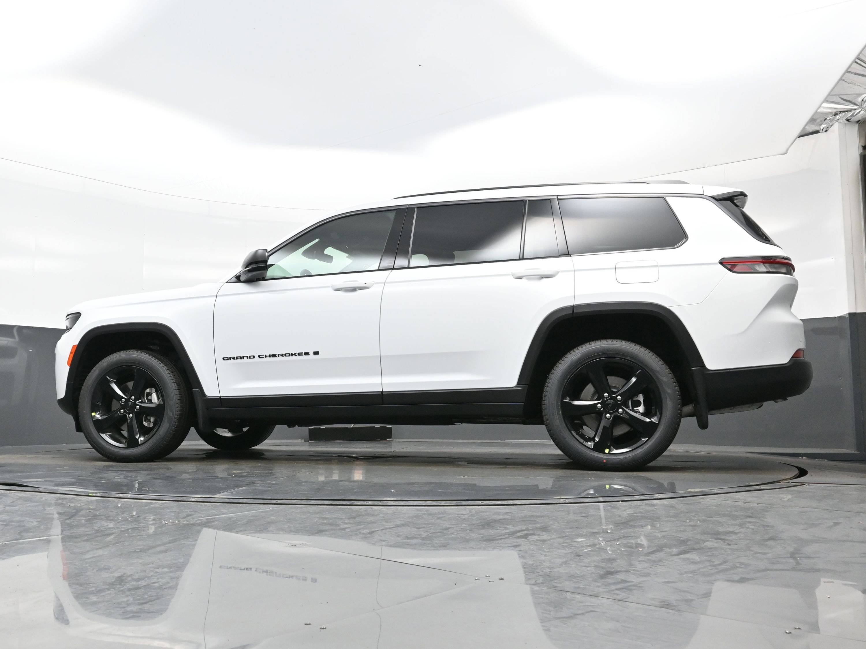 New 2026 Jeep Grand Cherokee L Limited w/ Limited Altitude Package AWD/4WD image 13