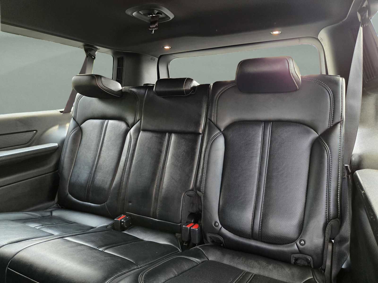 Used 2024 Jeep Wagoneer L Series II image 14